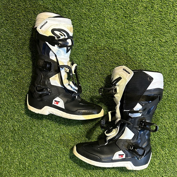 Alpinestars Tech 3S Youth Black and White motocross ATV Riding Boots - Picture 3 of 9